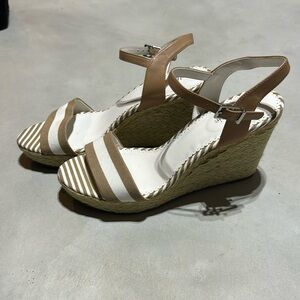 Kelly & Katie Tan & White Wedges - Women’s Size 11
